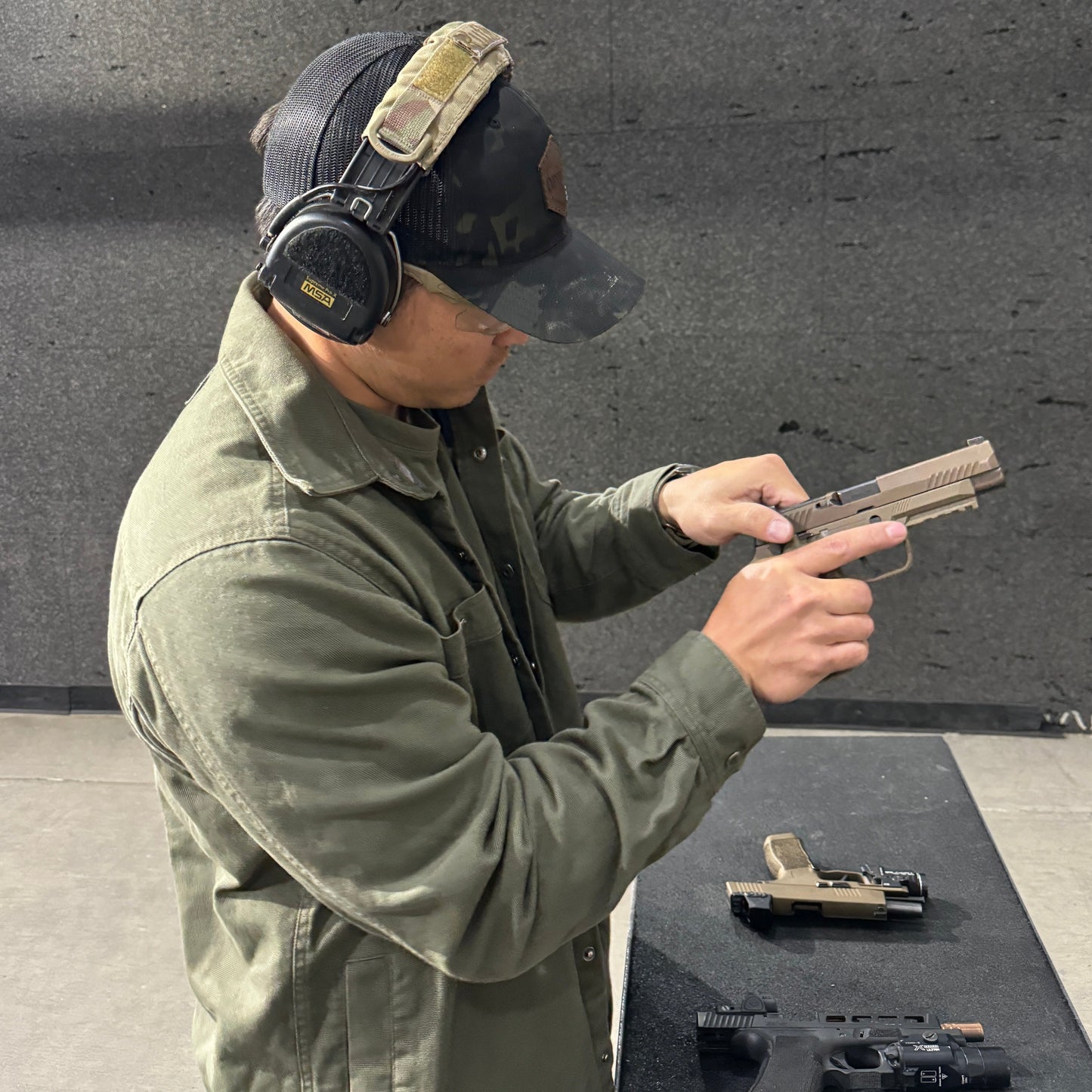 Handgun 4 - Manipulations